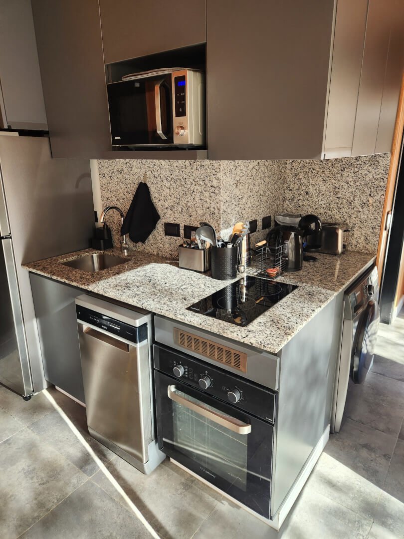 Cocina moderna y equipada