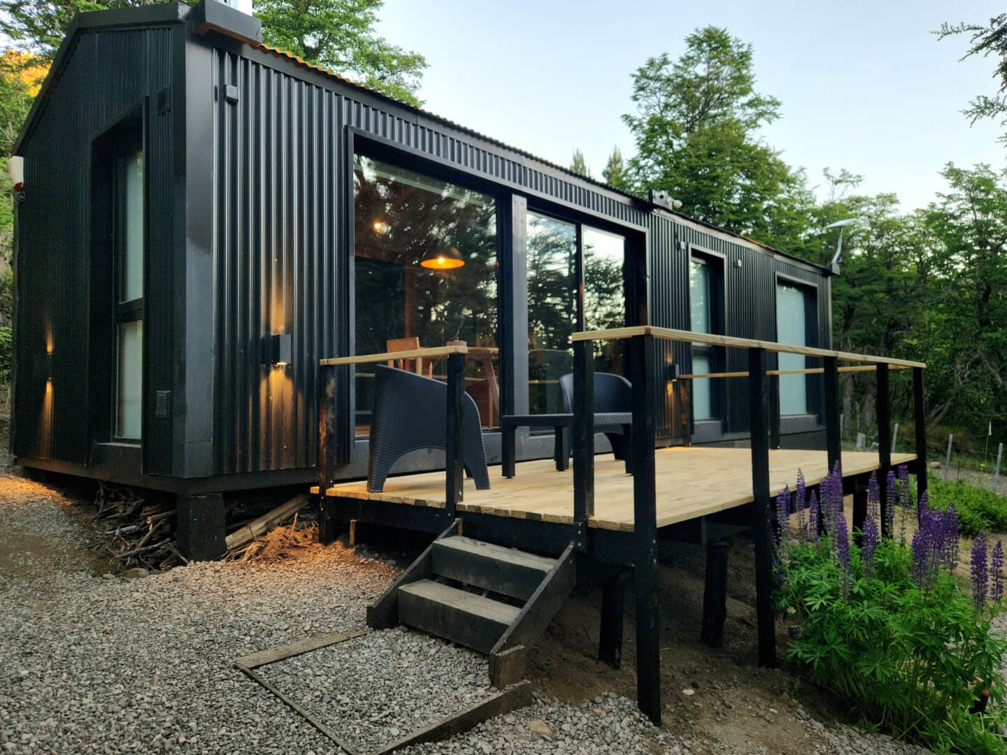 Amplia terraza con vista al bosque